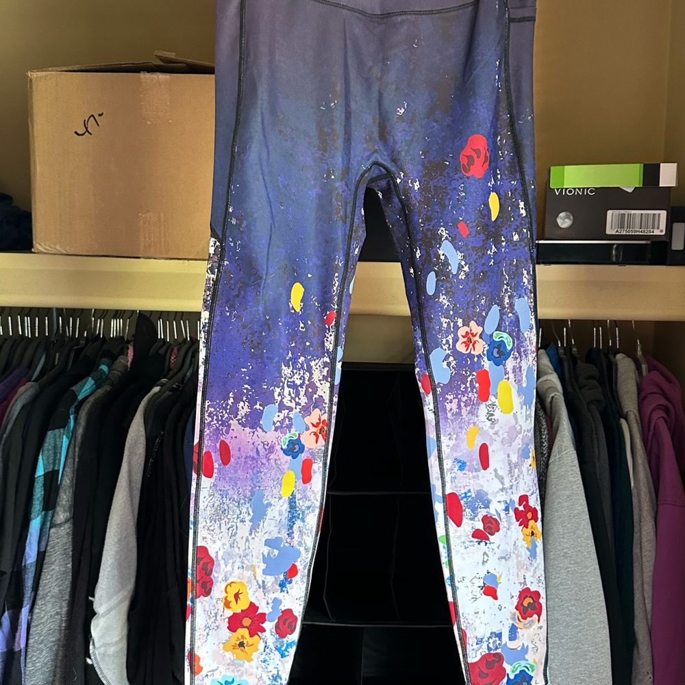 Axmove Blue Floral Leggings NWOT